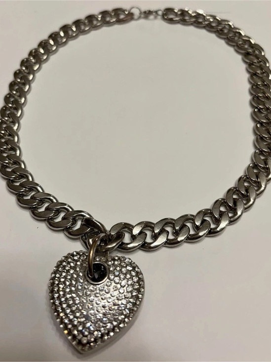 Jewelry - Silver-Tone Heart Pendant Necklace Like New